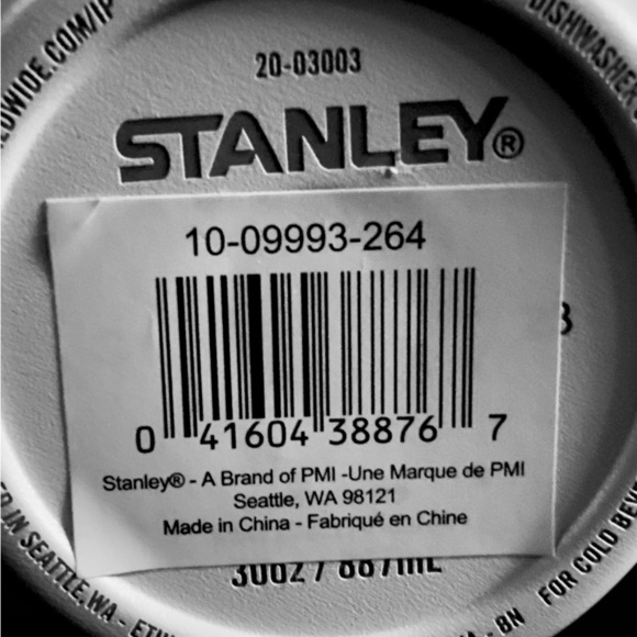 NIB Collectible Stanley 30 ounces flip straw with handle “Winterscape” design - Picture 11 of 11